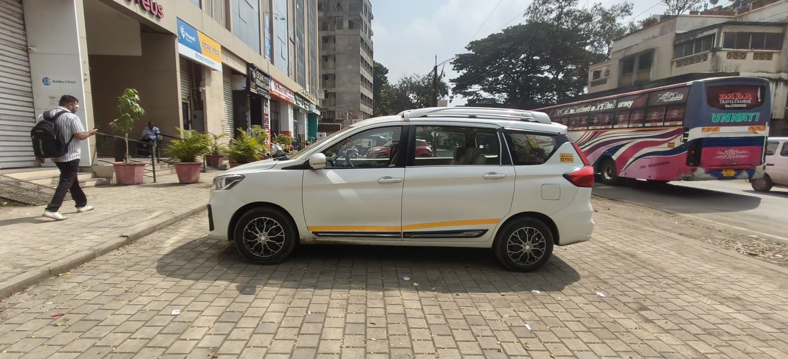 Mumbai airport to Nashik suv cab