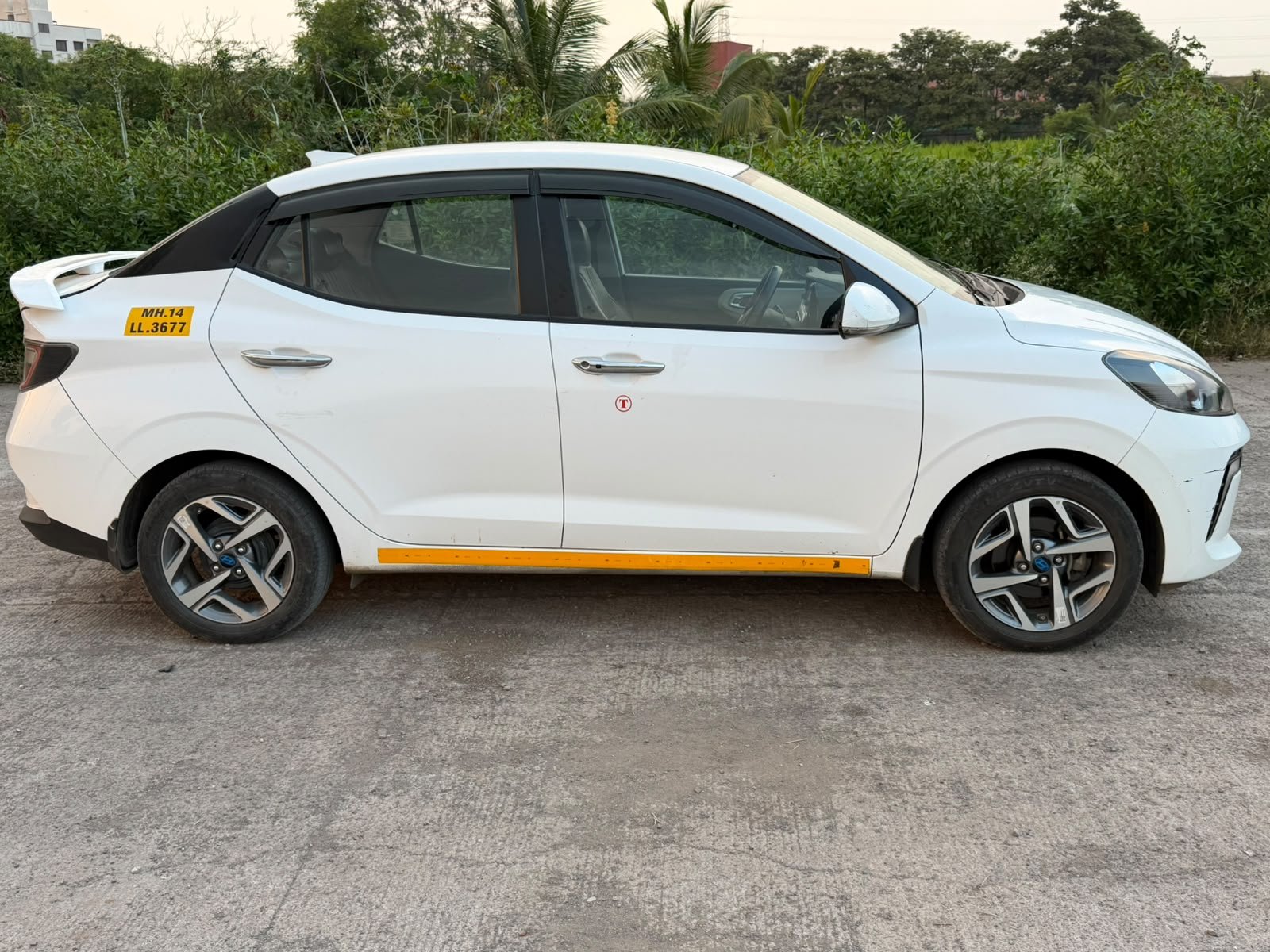 Nashik to Mumbai Airport Sedan cab